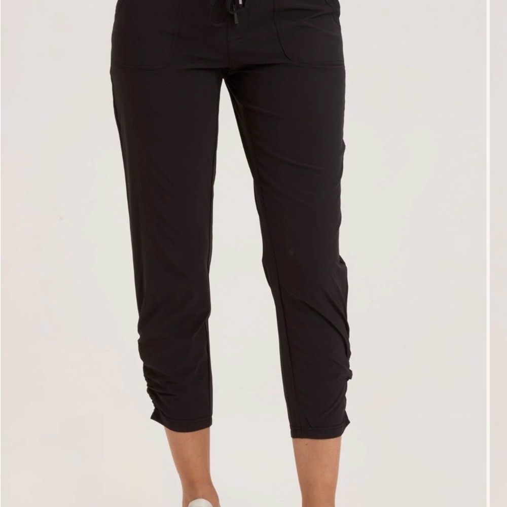 XCVI Black Lyan Active Whisper Stretch Ruched Cropped Leggings (Large) NWT
